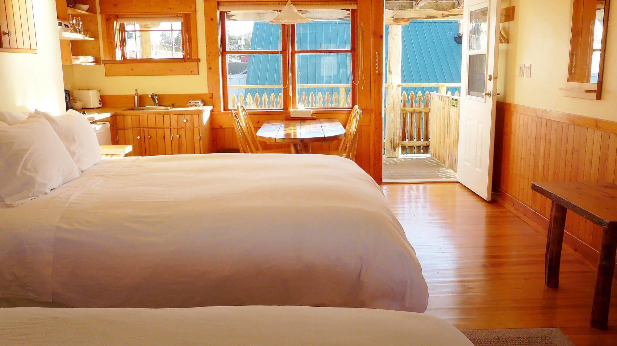 Seine Boat Inn Алерт-Бей Экстерьер фото